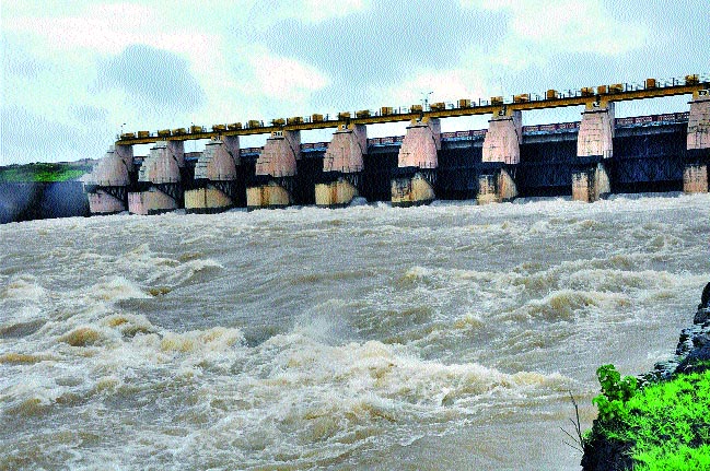  Eight dams overflow in the district! | जिल्ह्यातील आठ धरणे ओव्हरफ्लो!