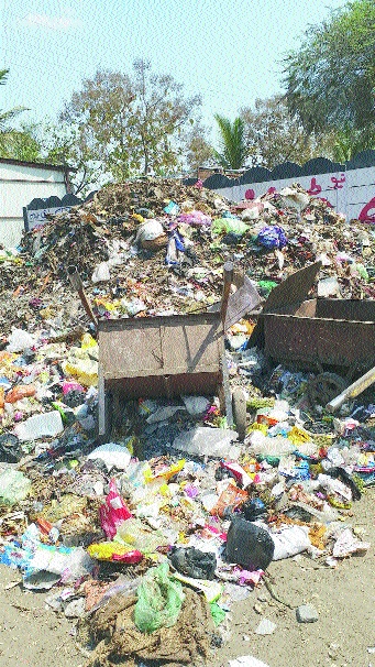 Aurangabad City Trash; Manpa Dubhai | औरंगाबाद शहर कचऱ्यात; मनपा डबघाईला