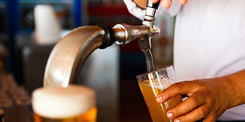  Illegal beerbar in hotels continues | हॉटेल्समध्ये बेकायदा बिअरबार सुरूच