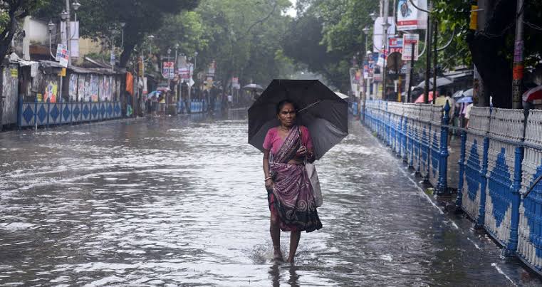 Heavy rains in many places in Central Maharashtra including Konkan, Mumbai | कोकण, मुंबईसह मध्य महाराष्ट्रात अनेक ठिकाणी अतिवृष्टी, विदर्भात जोरदार पाऊस