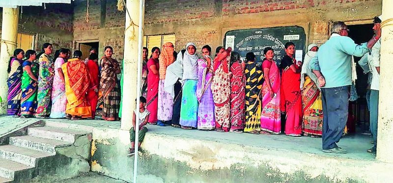 Tivasa 71, Bhatkuli 82 per cent turnout | तिवसा 71, भातकुलीत 82 टक्के मतदान