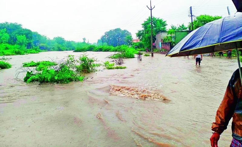 Wani, Pandharkavadya was hit by rain | वणी, पांढरकवड्याला पावसाने झोडपले