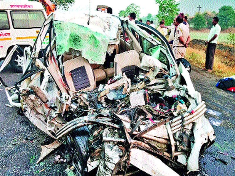   Six killed in road accident on Manmad-Nagar road | मनमाड-नगर मार्गावर अपघातात सहा ठार