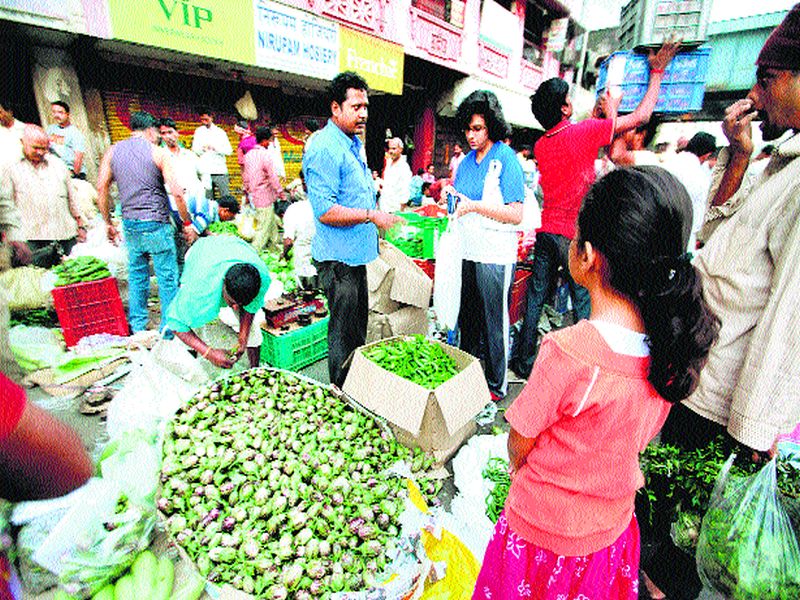 Green Pea Faced Market; Increased inward | हिरवा वाटाणा बाजारात दाखल; आवक वाढली