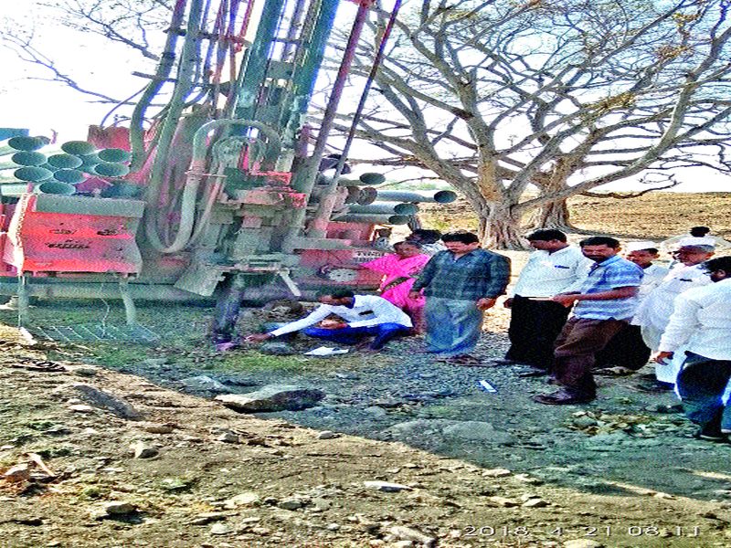 Inaugurating the rehabilitation of public wells in Lakshminigar | लक्ष्मीनगर येथील सार्वजनिक विहिरीच्या पुनर्भरणाचे उद्घाटन