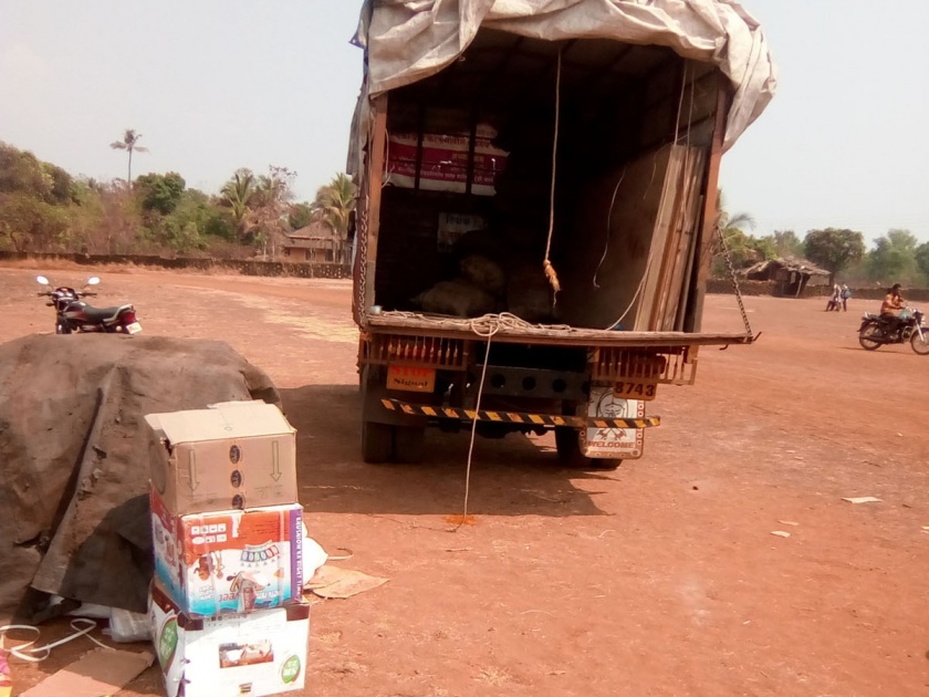 Theft in eight trucks in Sadavali | साडवलीत ट्रकमधील आठ लाखाचा मुद्देमाल चोरीस