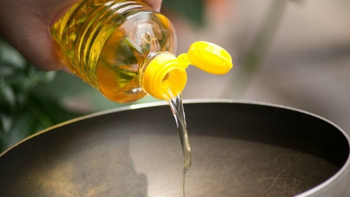 Widespread sale of adulterated 'Nepali' edible oil in Wardha | वर्ध्यात भेसळयुक्त ‘नेपाळी’ खाद्यतेलाची सर्रास विक्री