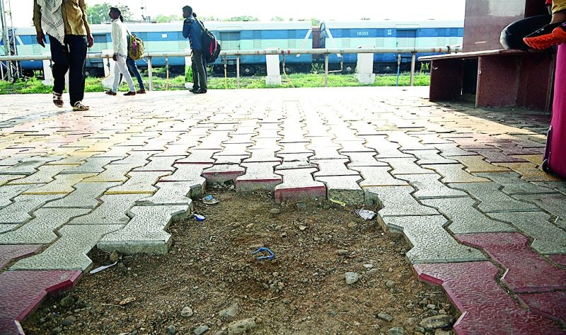 Nagpur railway station; How to make this home platform? | नागपूर रेल्वे स्थानक; हा होम प्लॅटफार्म कसा ?