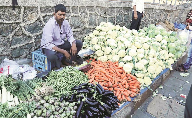 Prices of vegetables in Nagpur are low, farmers are worried | नागपुरात भाज्यांना कवडीमोड भाव, शेतकरी चिंतातूर