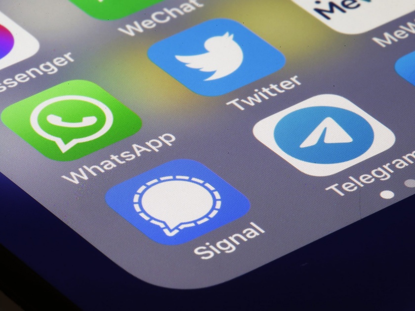 'Signal' in WhatsApp competition | लोकमत संपादकीय - व्हॉट्सॲपच्या स्पर्धेत ‘सिग्नल’