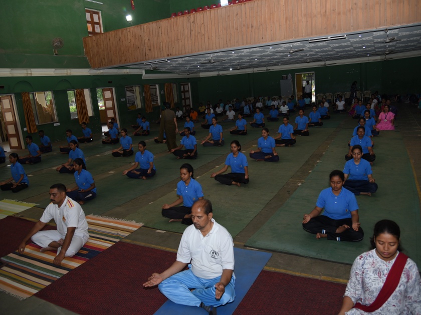 'Yoga' inaugurated Kolhapurkar's morning | ‘योगा’ ने उगवली कोल्हापूरकरांची सकाळ
