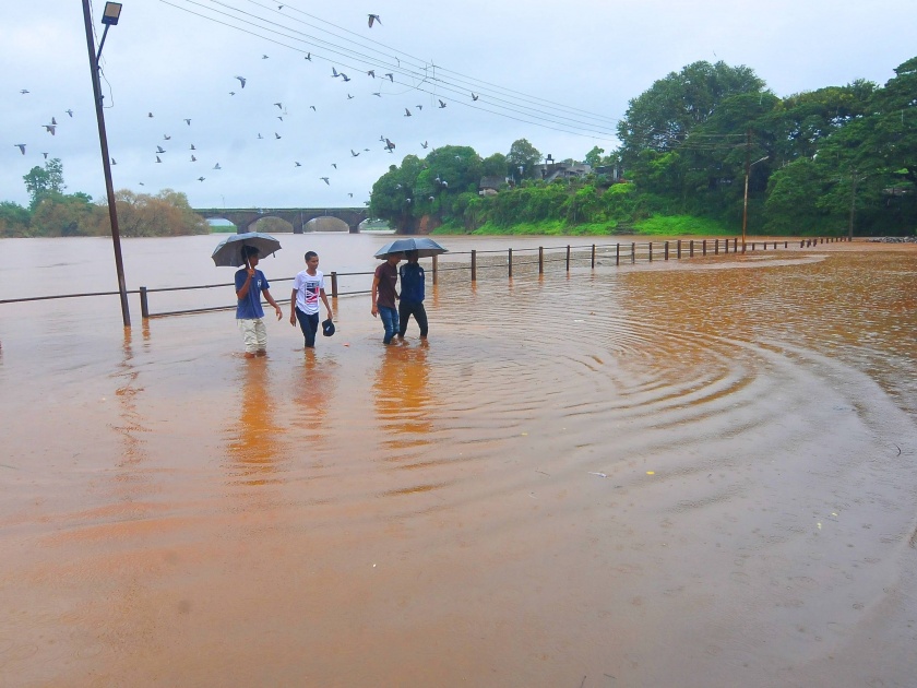 Heavy rains in Kolhapur district | कोल्हापूर जिल्ह्यात धुवांदार पाऊस, पंचगंगेचे पाणी दुसऱ्यांदा पात्राबाहेर