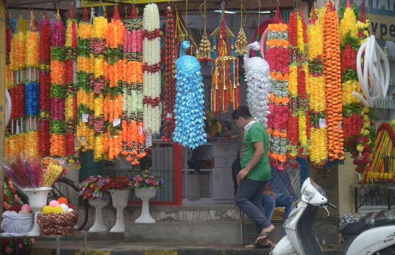 Markets in Nagpur flourished for Ganeshotsav | Ganesh Mahotsav; गणेशोत्सवासाठी नागपुरातील बाजारपेठा फुलल्या
