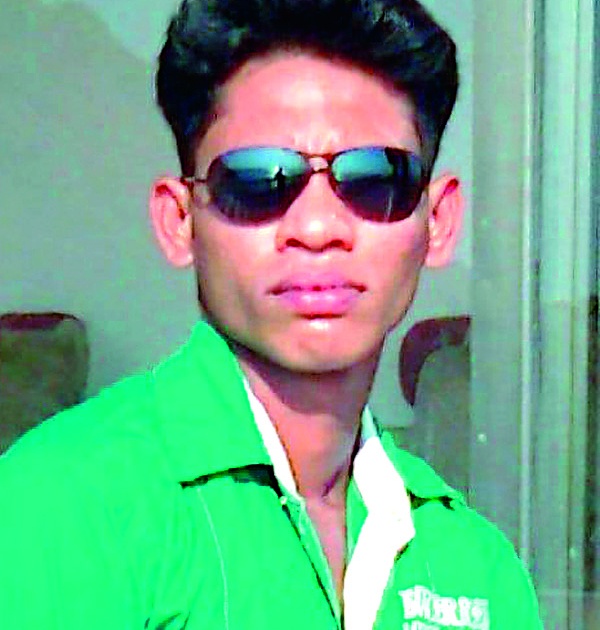 The life of a young man taken by pits in Sindhudurgagar | सिंधुदुर्गनगरीत खड्ड्यांमुळे घेतला तरुणाचा जीव