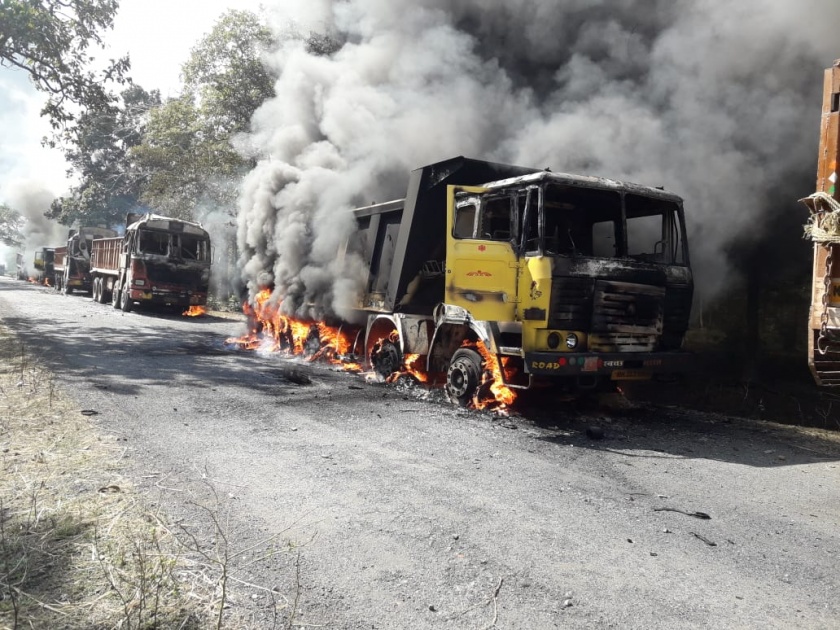 Gadchiroli accident; 15 trucks fired by angry mob | गडचिरोली अपघात; संतप्त जमावाने पेटवले १५ ट्रक