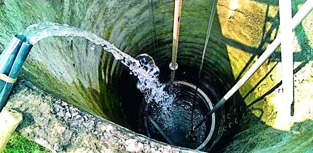 Water supply to water holders is done by buying water | पाणी विकत घेऊन नळ धारकांना केला जातो पाणीपुरवठा