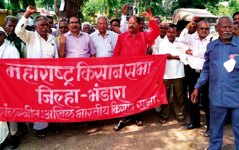 Demonstrations by the CPI-M and the demands of the farmers | शेतकºयांच्या मागण्यांबाबत भाकप व किसान सभेतर्फे निदर्शने