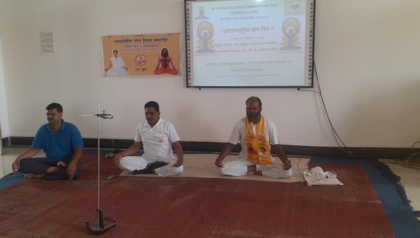 K. K. Yoga Day at Wagh College | के. के. वाघ महाविद्यालयात योगदिन