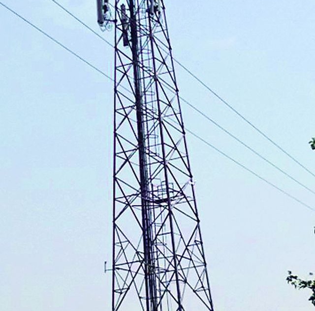 Illegal tower of mobile phones set up at Vihiragaan | विहीरगाव येथे उभारले मोबाईलचे अवैध टॉवर
