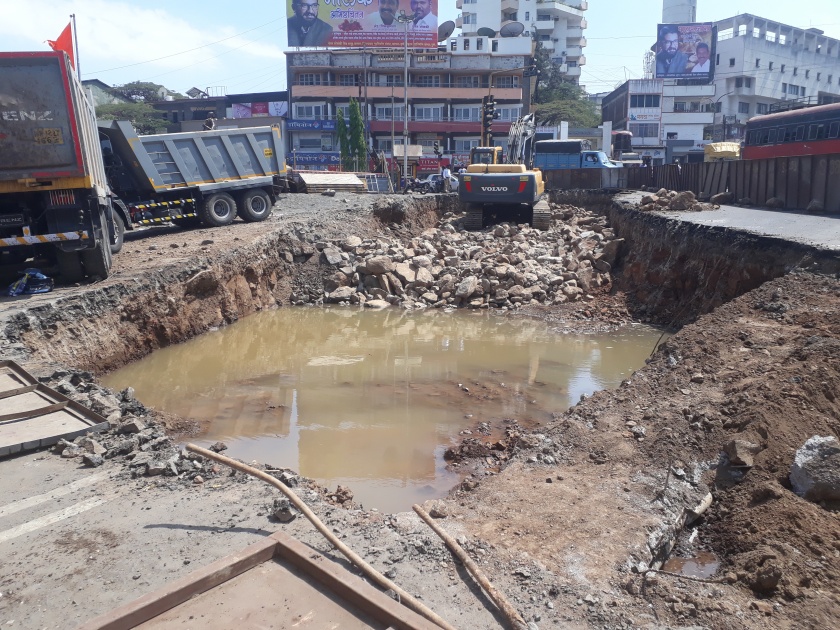 Satara: Water rumors in digging, pavement and flooding | सातारा : खोदकाम करताना पाणी लागल्याची अफवा, पाईप फुटल्यामुळे तलावासारखी स्थिती