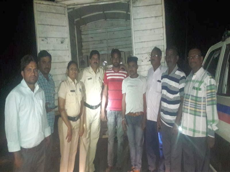 Ammunition in the Amba Shivar caught by the speeding squad | गस्ती पथकाने पकडली आंबा शिवारात दारु