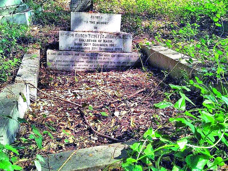 Christian graveyard: The then British Collector Jackson reveals the grave of 108 years ago! | ख्रिस्ती कब्रस्तान : तत्कालीन इंग्रज जिल्हाधिकारी जॅक्सन यांची कबर देते उजाळा १०८ वर्षांपूर्वीच्या इतिहासाच्या पाऊलखुणा!