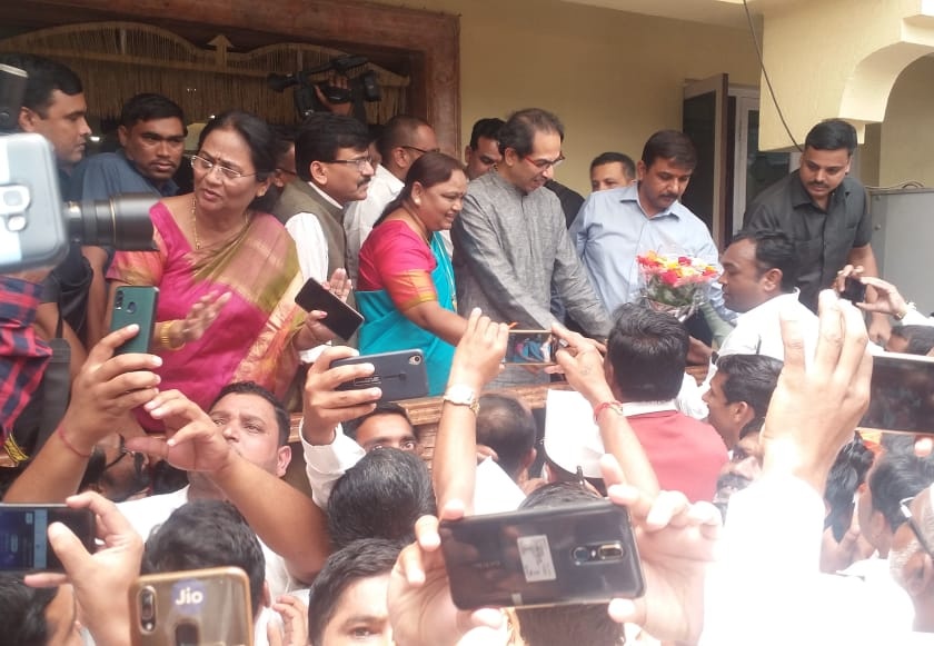 Igatpuri Trimbakeshwar's Congress MLA Nirmala Gavit in Shiv Sena | इगतपुरी त्र्यंबकेश्वरच्या काँग्रेस आमदार निर्मला गावित शिवसेनेत