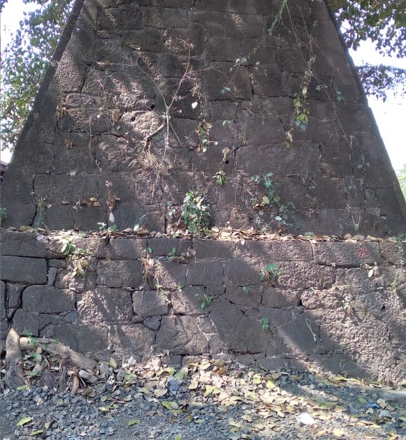 Stone shocks testify to Godavari voyage! | गोदावरी जलप्रवासाची साक्ष देताहेत दगडी धक्के !