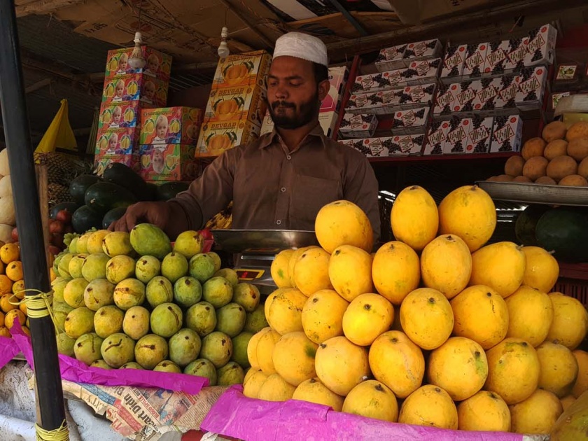 The demand for fruits on Ramadan | रमजाननिमित्त फळांना मागणी