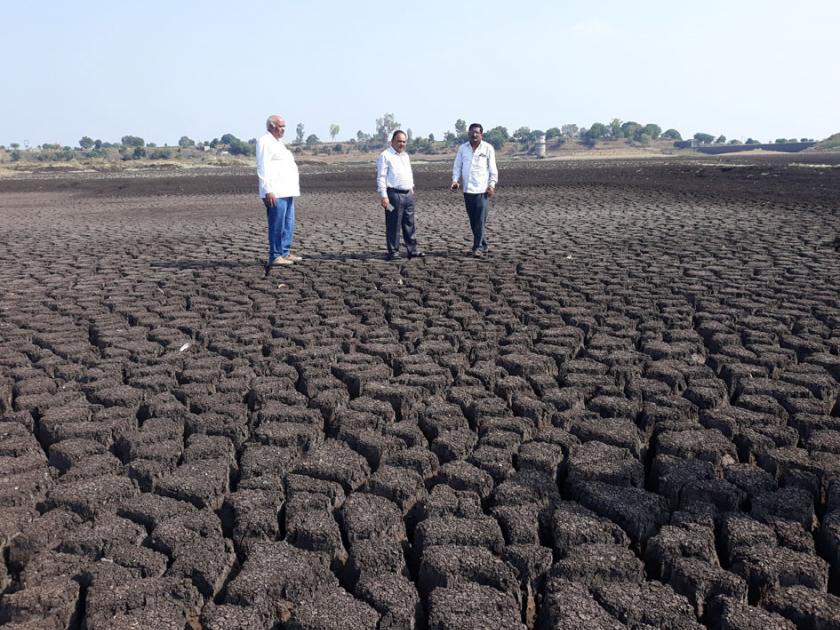 Implementation of mud removal in 'Jui, Dhamna' dams | ‘जुई, धामणा’तील गाळ काढण्याच्या हालचाली