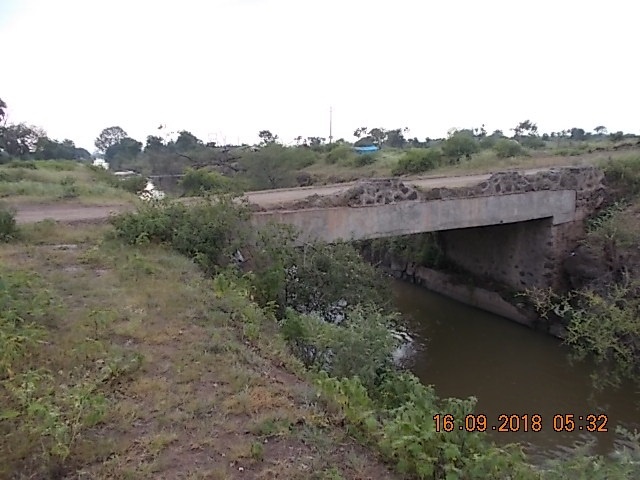 Demand for construction of a protected dam on Palkhed canal bridge | पालखेड कालवा पुलावरील संरक्षित कडे बांधण्याची मागणी