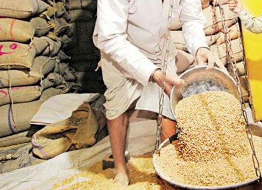  Parbhani: Suspend warehouse guard in grain scam | परभणी : धान्य घोटाळ्यातील गोदाम रक्षक निलंबित