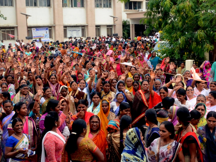 Women's movement for Parbhani Medical College | परभणीत वैद्यकीय महाविद्यालयासाठी महिलांचे आंदोलन