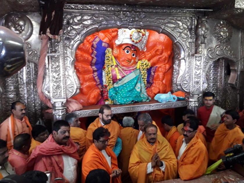 Raj Thackeray took the view of Saptashringi Devi | राज ठाकरे यांनी घेतले सप्तशृंगी देवीचे दर्शन