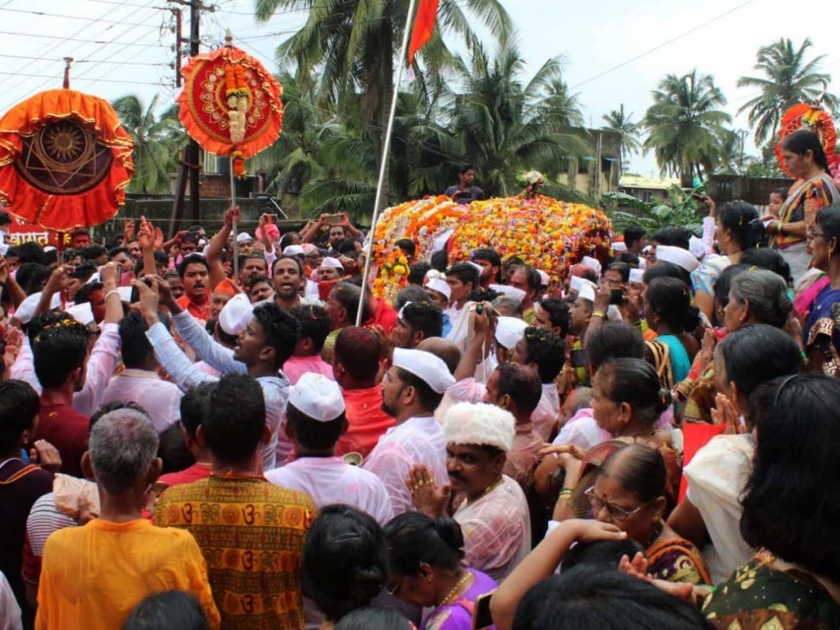 Ratnagiri: Visvaswar-Bhairi Palkhi visit to be celebrated, crowd of devotees | रत्नागिरी : विश्वेश्वर-भैरी पालखी भेटीचा अपूर्व सोहळा, भक्तगणांची गर्दी
