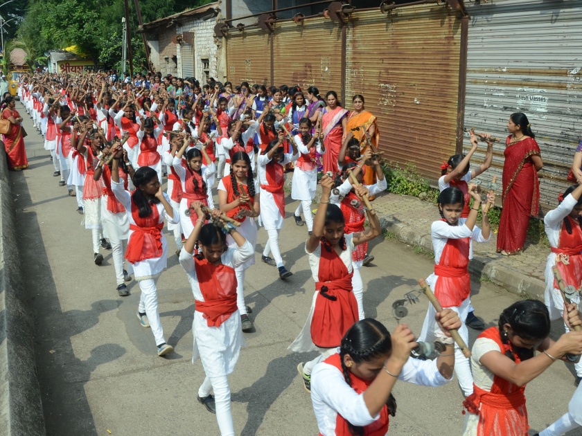 Shree's immersion with 150 girls of Leishim team in dance with Shree Ram Vidyalaya | श्रीराम विद्यालयात १५० मुलींच्या लेझिम पथकाने नृत्यासह केले श्रींचे विसर्जन