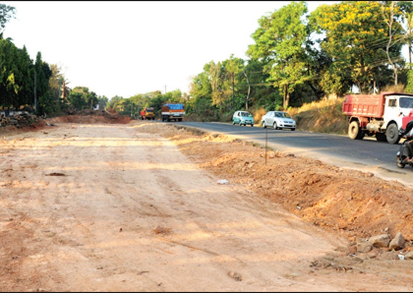Sindhudurg: The highway will be dangerous due to monsoon, there is a possibility of an accident | सिंधुदुर्ग : पावसाळ्यात महामार्ग होणार धोकादायक, अपघात होण्याची दाट शक्यता