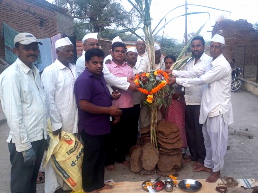 Celebrate Holi festival in rural areas with Sinnar | सिन्नरसह ग्रामीण भागात होळी सण उत्साहात
