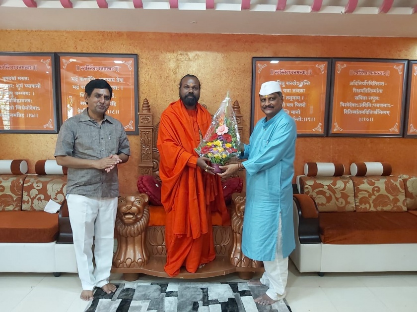 Swami Someshwarananda became a graduate on Mahamandaleshwar! | महामण्डलेश्‍वर स्वामी सोमेश्वरानंद झाले पदवीधर !