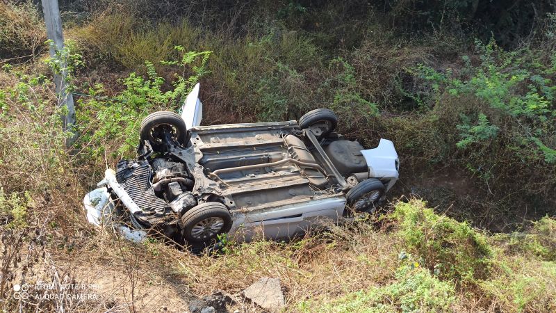 Dharangaon chief rescued from the accident | धरणगाव मुख्याधिकारी अपघातातून बचावले