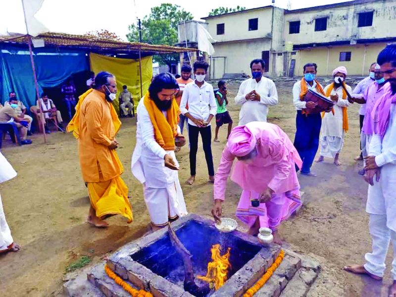 Simple celebration of Ram Navami at Pohardevi | पोहरादेवी येथे रामनवमी साधेपणाने साजरी 