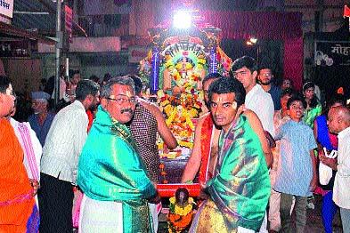  In the celebration of Balaji temple's enthusiasm | बालाजी मंदिराचा रथोत्सव उत्साहात