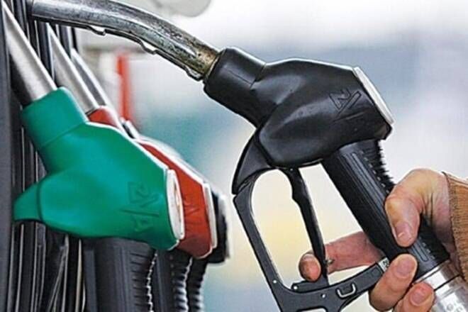 40 lakh was seized in the name of getting petrol pumps | पेट्रोल पंप मिळवून देण्याच्या नावाखाली ४० लाख हडपले