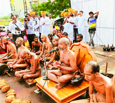With the arrival of Sadhus-Saints in Aurangabad, Chaitanya | औरंगाबादेत साधू-संतांच्या आगमनाने चैैतन्य