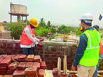 Construction workers, security guides for civilians | बांधकाम मजूर, गवंड्यांना सुरक्षा साधने