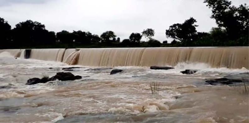 sufficient water stock in lakes in Wardha district | वर्धा जिल्ह्यातील जलाशये अर्धेअधिक भरली; गेल्या वर्षी होता ठणठणाट