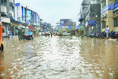 Rainfall in Aurangabad; Power gul; Machinery sluggish | औरंगाबादेत पावसाचा जोर; वीज गुल; यंत्रणा सुस्त