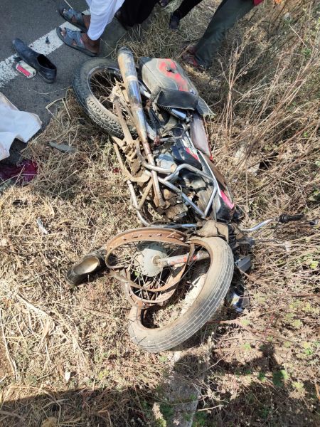 One killed, three injured in two bike accidents in Nagpur district |  नागपूर जिल्ह्यात दोन बाईकच्या अपघातात एकाचा मृत्यू तर तिघे गंभीर जखमी