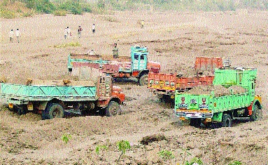 Revenue of 60 crores of sand in Aurangabad | औरंगाबादेत वाळूचा ६० कोटींचा बुडाला महसूल