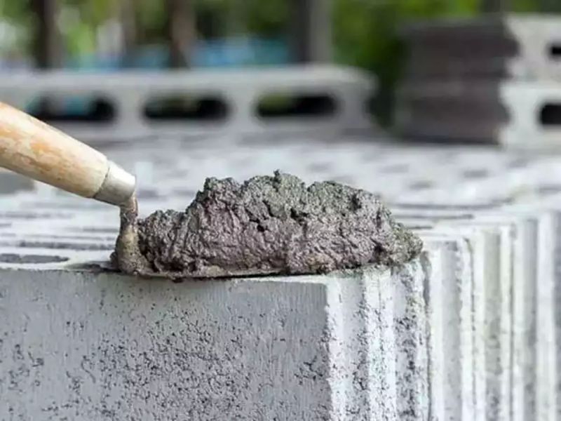 Cement prices on high, customers and builders in trouble | सिमेंटची दरवाढ, ग्राहक व बिल्डर्सला फटका